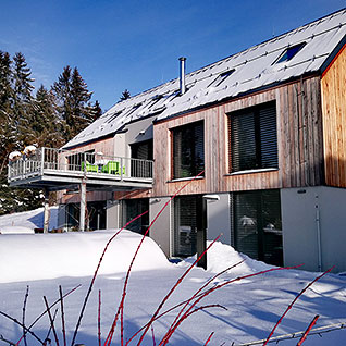 Green Stone Lipno nabízí ubytování ve třech apartámech pro celkem 18 osob