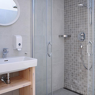 Jedna z koupelen apartmánu A6 (Lipno)